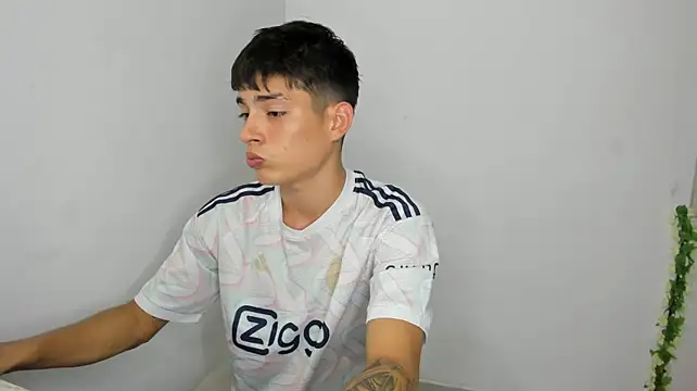 the_beby_guy (M twink) - show dick