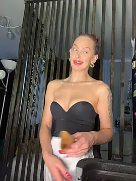 LittleFox___ live cam on StripChat