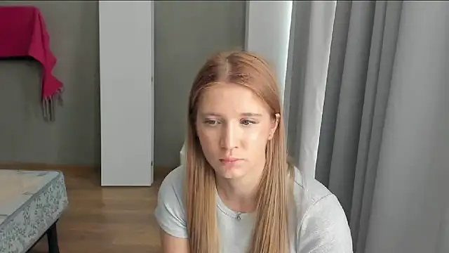 HoneyDoll7 live cam on StripChat