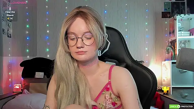 JulietFowler live cam on StripChat