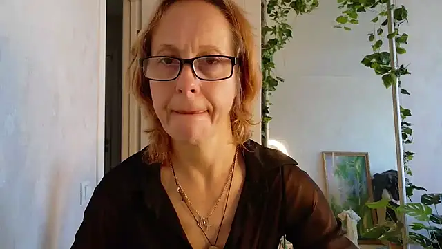 LioraWeiss live cam preview