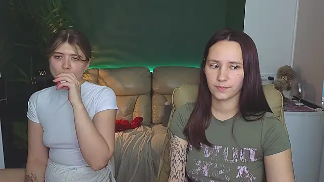 HotCaramellsTV webcam