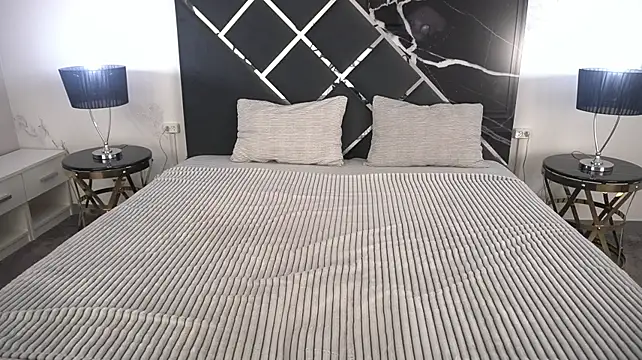 MikaFoxy live cam preview
