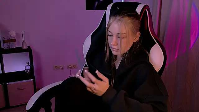 KiraKittyy_