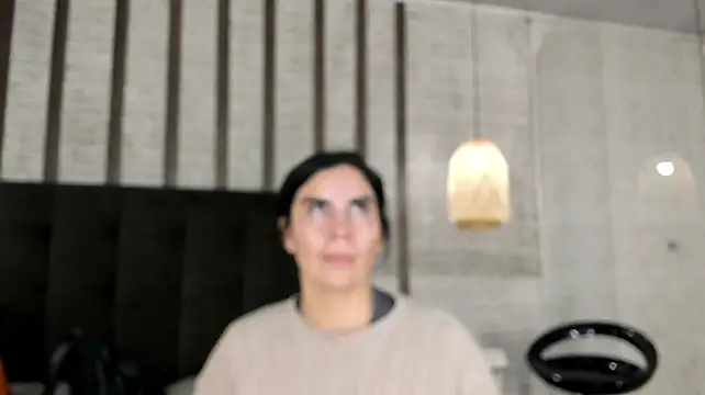 Hannah_Cross
