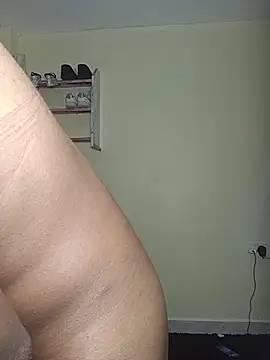 ariahsexy live cam on StripChat