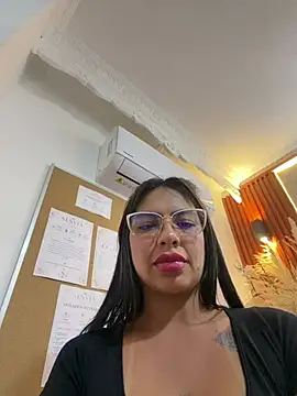 Noa_rousse01 live cam on StripChat