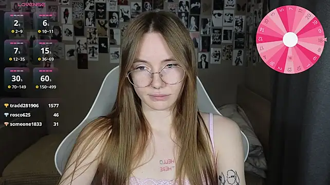 littlevildevil live cam on StripChat