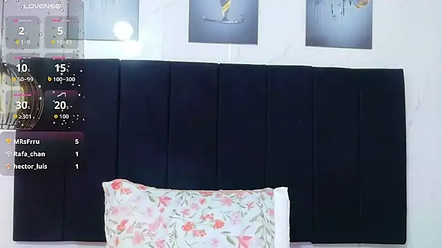 innocenthazel live cam preview