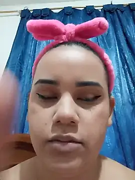 NahomyEvans