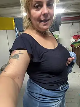 Live-Webcam-Show mit Sunbelxx - Interaktive Lovense-Toys verfügbar