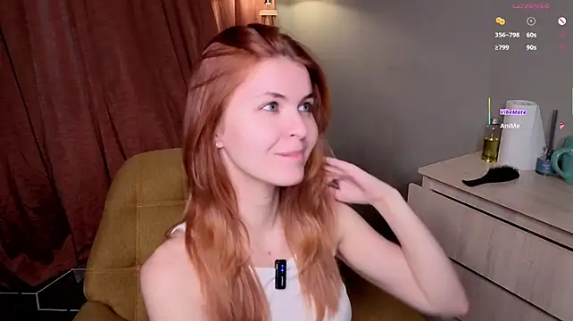 LeyaBloom live cam preview
