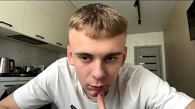 SoloFury live cam on StripChat