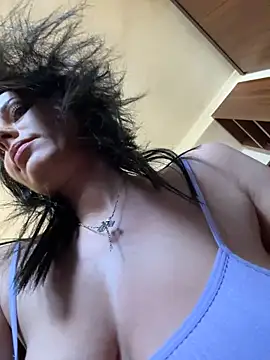 Hotmomcheckk_ live cam preview