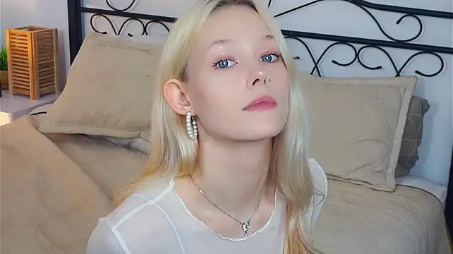 CorrieJust live cam preview