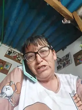 clarita_01 live cam preview