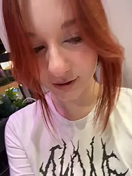 SaintMaya live cam on StripChat