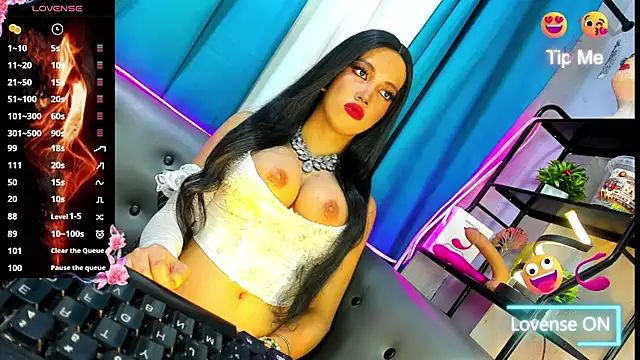 10inDominant_Ayesha webcam