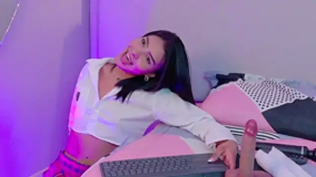 NaomiKlarc webcam stripchat model stream image