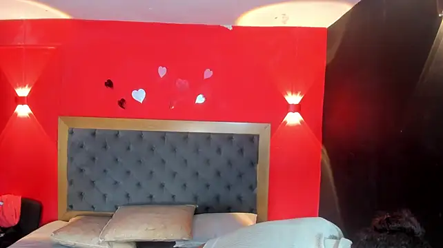 Show webcam en direct avec YayaHilton - Jouets Lovense interactifs disponibles