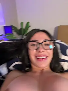 zaffira_ live cam on StripChat