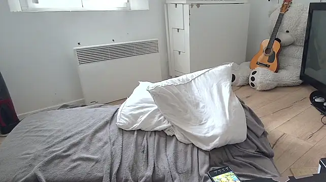 CeriseLapine live cam on StripChat