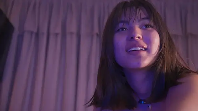 aitanajhons_ (F teen) - bend over close to u