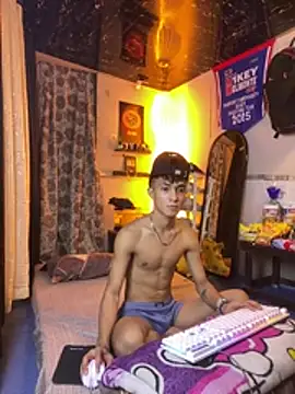 Twinkyecho live cam on StripChat