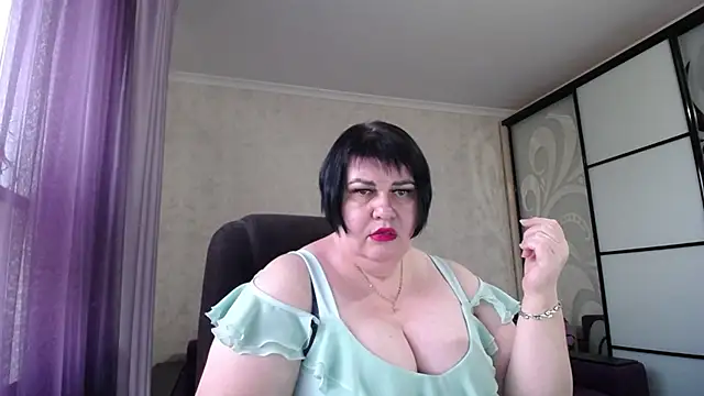 AlluringCurves live cam preview