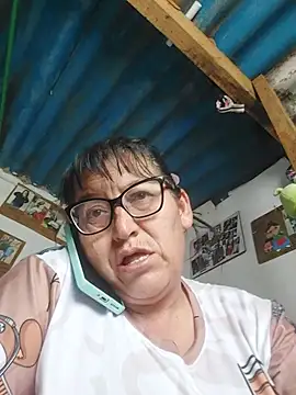 clarita_01 live cam preview