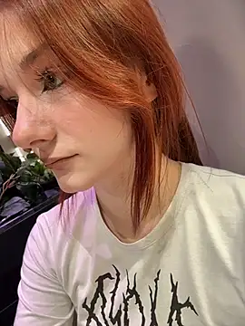 SaintMaya live cam on StripChat