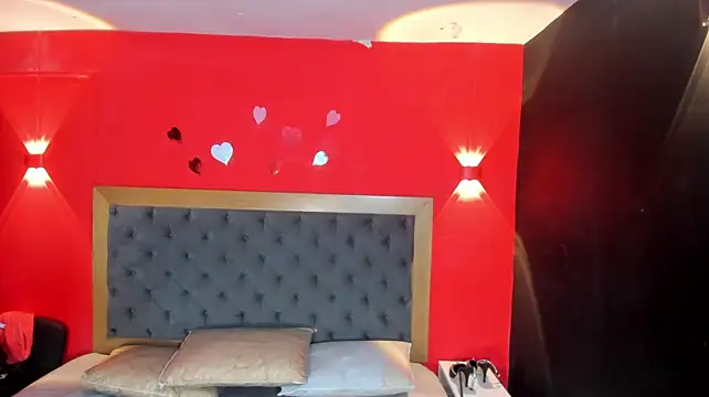 YayaHilton live cam on StripChat