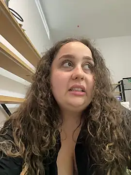 CurlyMaddie webcam
