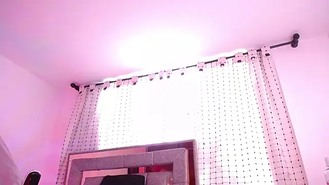 Show de webcam ao vivo com salomecastro_ - Brinquedos Lovense interativos disponíveis
