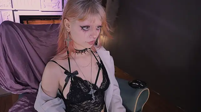 EffieRay live cam on StripChat