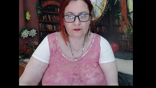 PlayfullMature live cam on StripChat