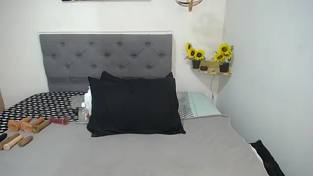 sasi_luna live cam on StripChat