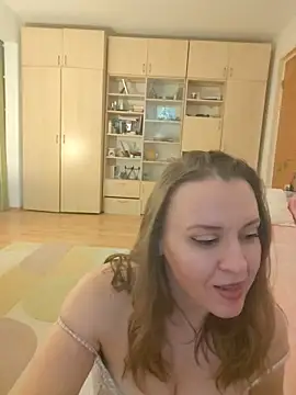 Live-Webcam-Show mit SoftAria - Interaktive Lovense-Toys verfügbar