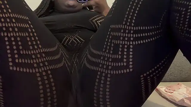 nanaisbackk live cam preview