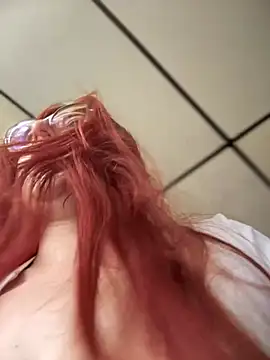 CoraVibes live cam preview