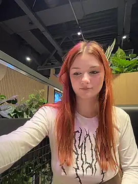 SaintMaya live cam preview