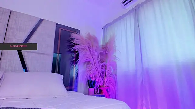 CarolineFyre live cam on StripChat