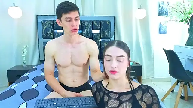 lhia_and_oliver live cam on StripChat