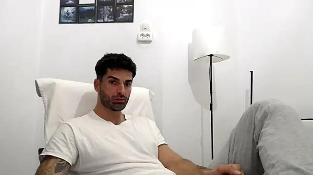 Verycutex live cam on StripChat