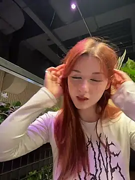SaintMaya live cam on StripChat