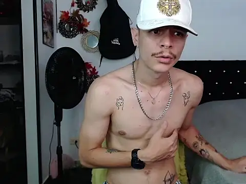PaleVibes live cam on StripChat