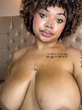 Eloisa_cleavage_