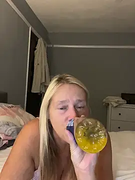 Blondnboujee53 live cam preview