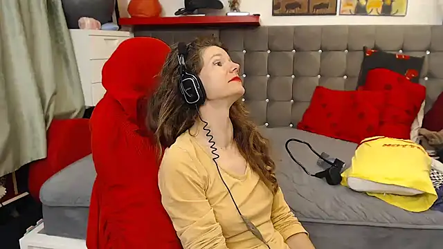 Live webcam show with kellyterapy - Interactive Lovense toys available