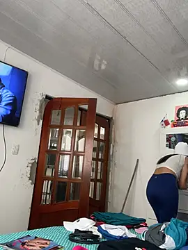 Marianahb-e live cam on StripChat